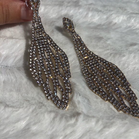 Jeweled 3 inch drop sparkling stunner Eyecatcher✨ - Picture 11 of 12